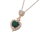 قلادة القلب الزمردي الراقية
