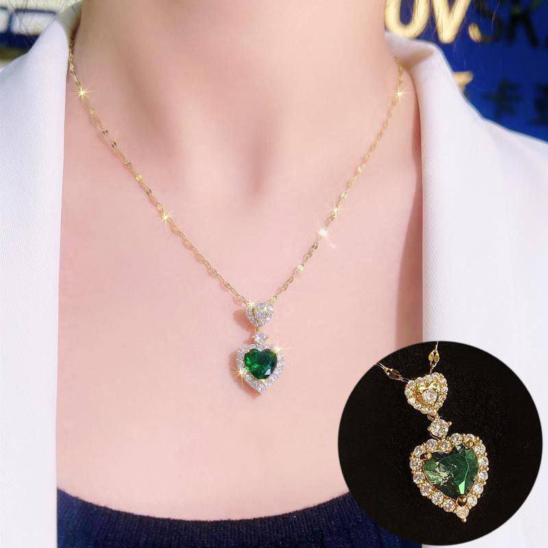 قلادة القلب الزمردي الراقية