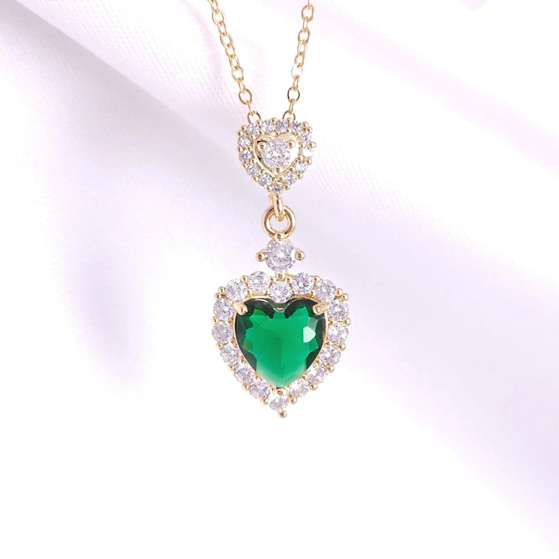 قلادة القلب الزمردي الراقية